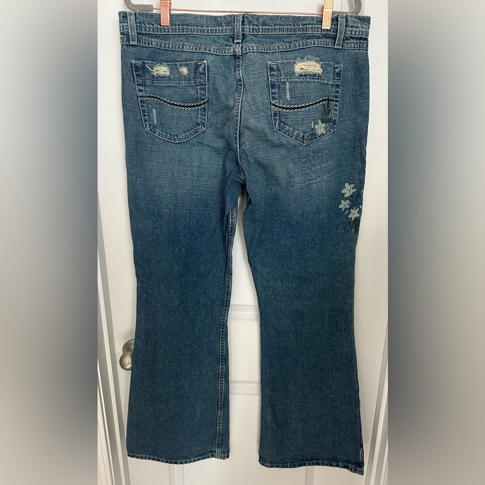 Mossimo Supply Co. Blue Floral Flare Jeans - Picture 4 of 6